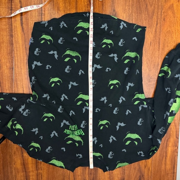 Disneyland Oogie Boogie Frightfully Fun Spirit Jersey Size Small - Picture 8 of 9